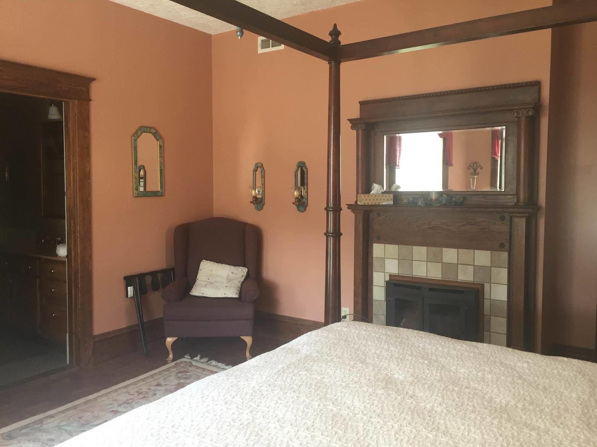 The Old Coe House 호텔 버크스빌 외부 사진